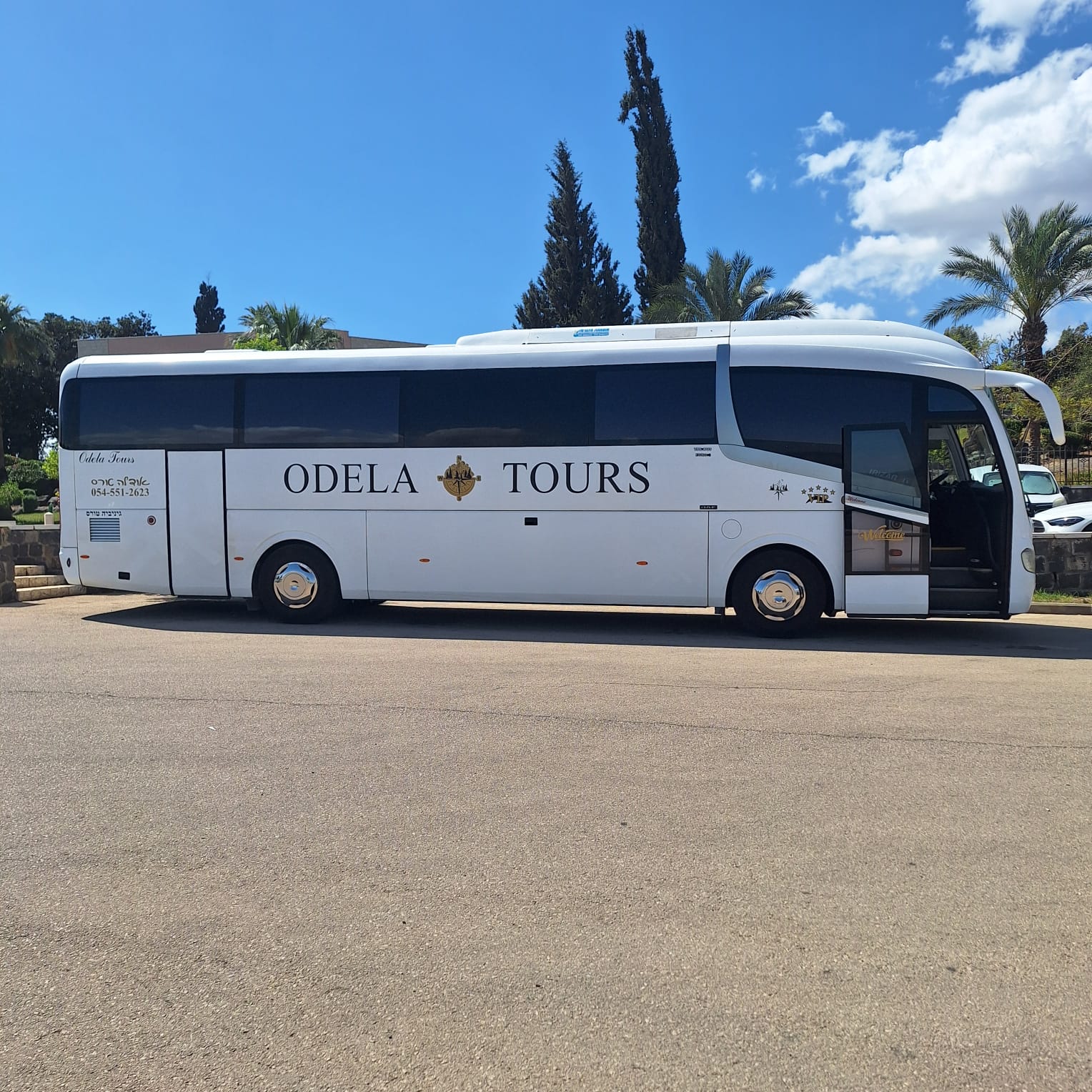 אוטובוס תיירותי של Odela Tours – מראה צד