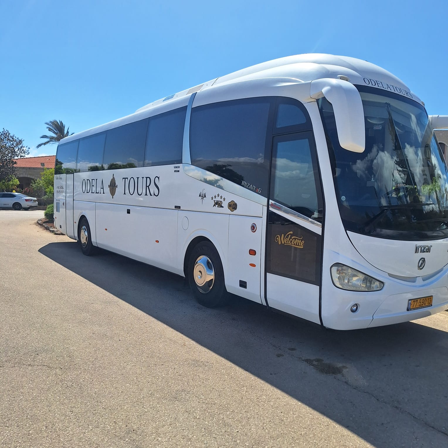 חזית אוטובוס תיירותי של Odela Tours